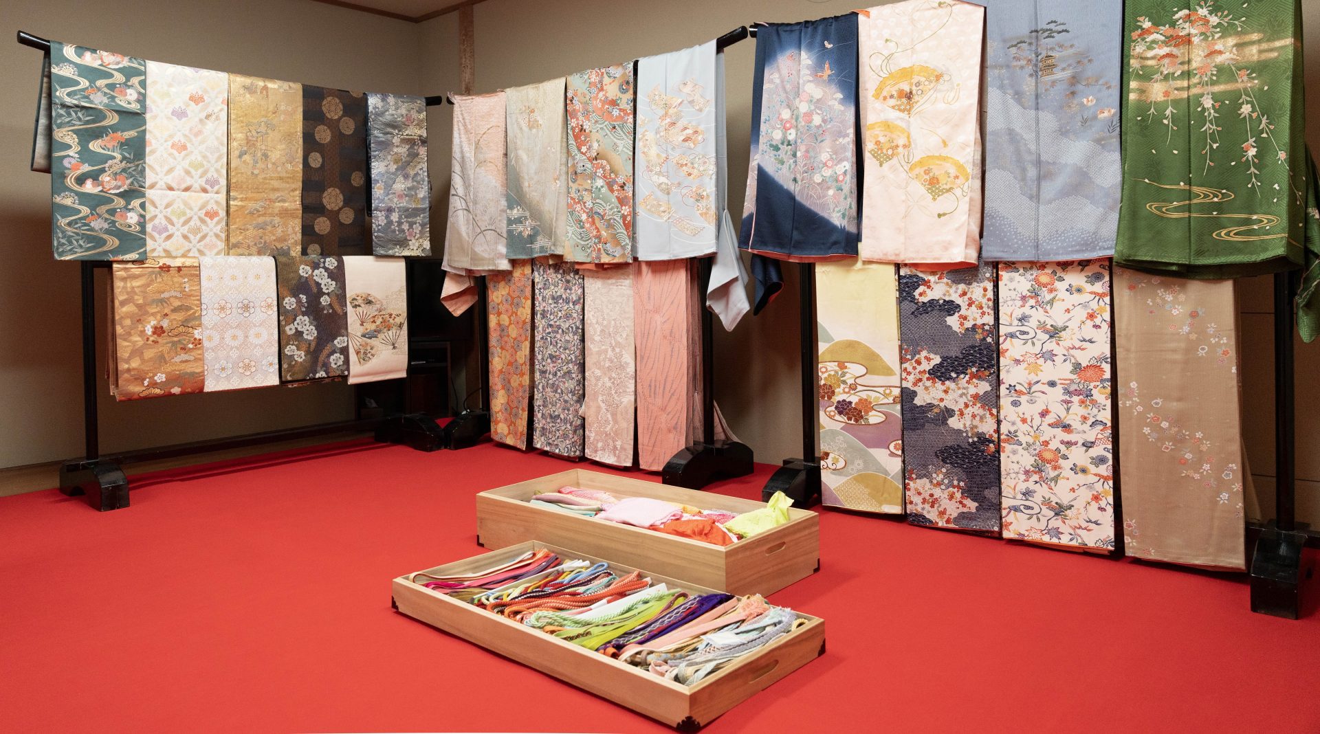 Visit Noh Theater to dress up in Kimono Experience Japanese